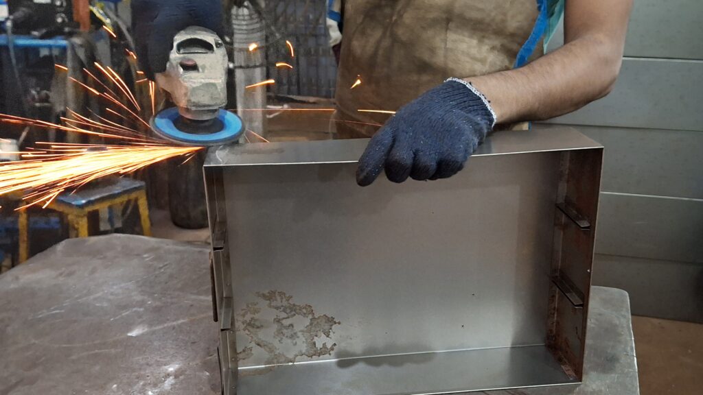 metal grinding and metal sanding features